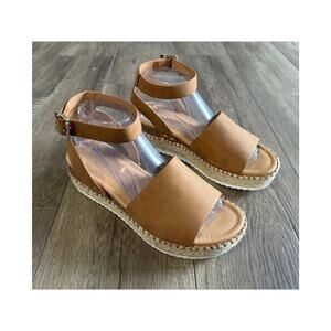 Soda‎ Topic Open Toe Platform Sandals Size 9